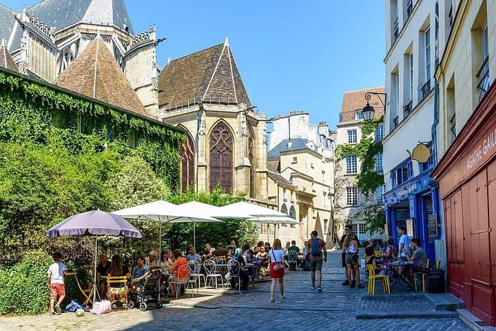 Paris Panoramic Day Tour: Montmartre, Le Marais & Moulin Rouge with CDG Transfers