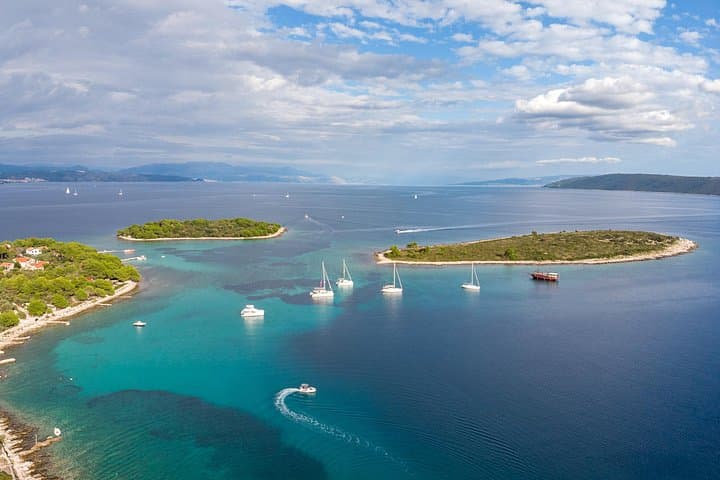 Blue Lagoon and Šolta Private Speedboat Tour from Split — Swim, Snorkel & Spot Dolphins