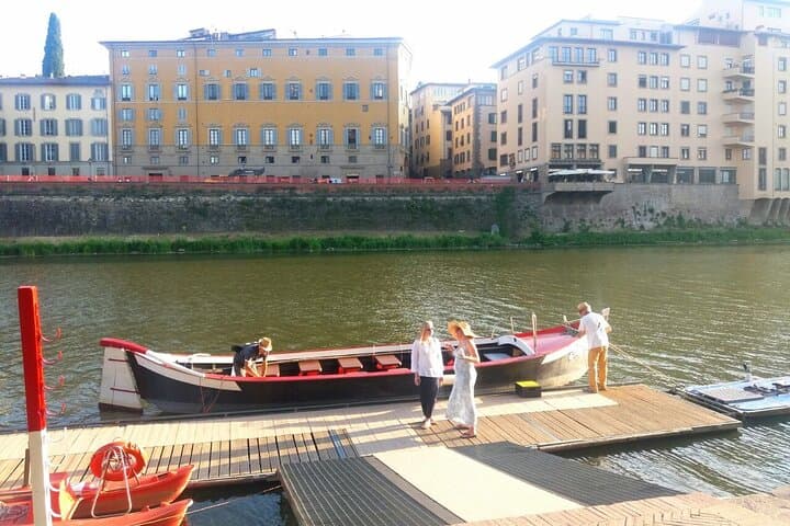Florence Barchetto Cruise: Arno River Ride Under the Ponte Vecchio photo 6