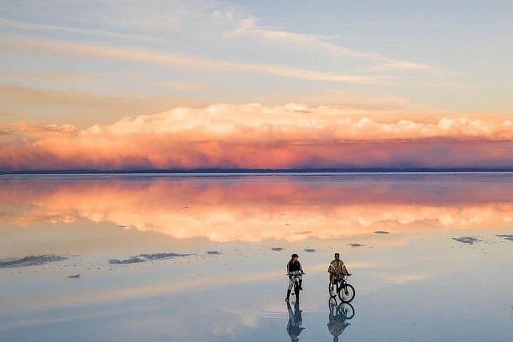 Starlight & Sunrise at Salar de Uyuni: Early-Morning Salt Flats Tour photo 2