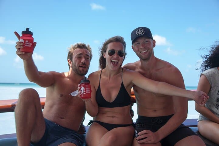 Jolly Pirate Sunset Grub & Grog: Aruba Dinner Sail with DJ, Rope Swing and Open Bar photo 4