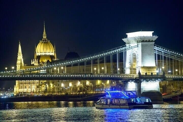 Budapest Danube Dinner Cruise with Operetta & Folk Show photo 3