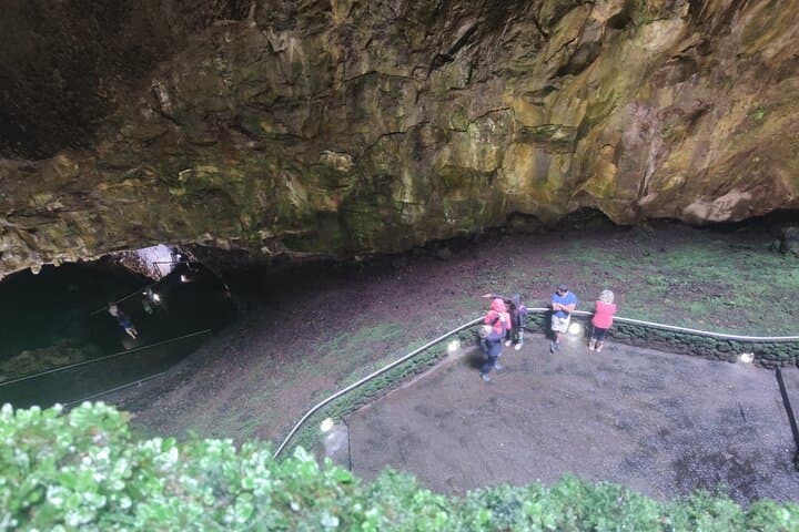 Half-Day Terceira Lava Caves and Biscoitos Natural Pools Tour photo 4