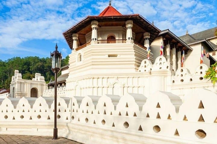 Private Transfer from Sigiriya to Kandy — Flexible Door-to-Door Ride