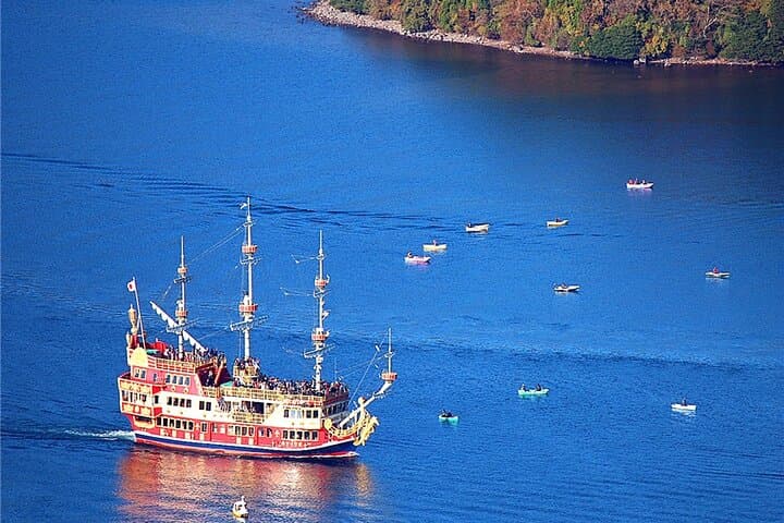 Hakone Lake Ashi & Owakudani Private Chauffeur: Lake Cruise, Ropeway, Onsen Day Tour photo 4