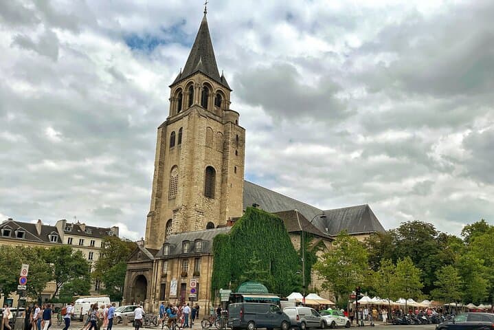 Paris Saint-Germain Half-Day Tour and Seine Cruise with CDG Transfers