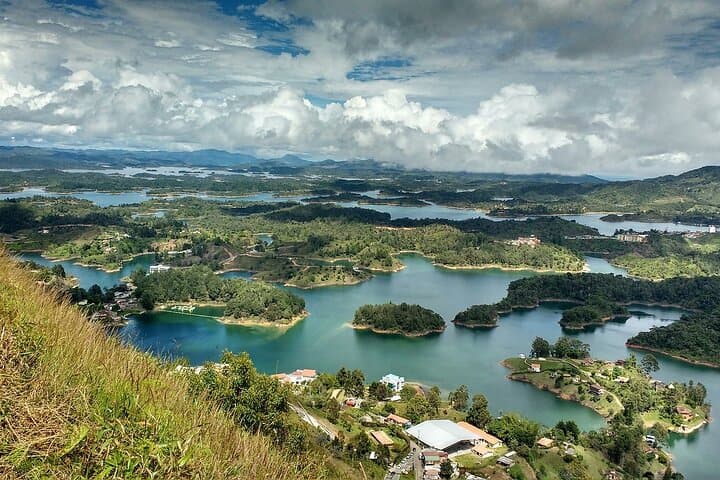 Full-Day Guatapé Escape: El Peñol, Colorful Zócalos & Majestic Yacht Cruise