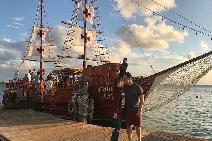 Romantic Galleon Dinner Cruise in Cancun: Live Sax, Open Bar & Sunset photo 5