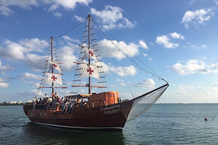 Romantic Galleon Dinner Cruise in Cancun: Live Sax, Open Bar & Sunset photo 4