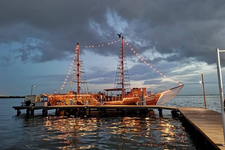 Romantic Galleon Dinner Cruise in Cancun: Live Sax, Open Bar & Sunset photo 3