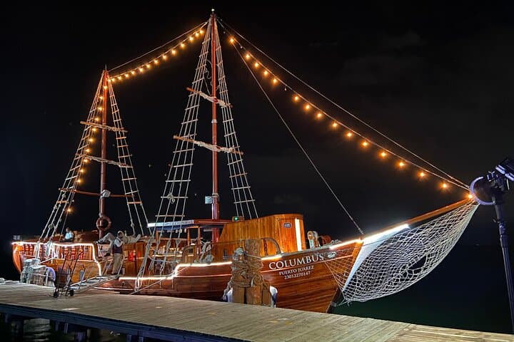 Romantic Galleon Dinner Cruise in Cancun: Live Sax, Open Bar & Sunset photo 2