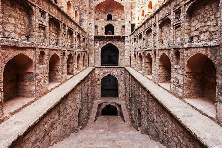 Half-Day Delhi Highlights: Bangla Sahib, Agrasen Ki Baoli & India Gate photo 2