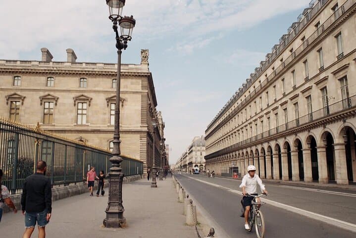 Paris Small-Group Orientation Tour with Beauvais–Tillé Airport Transfer photo 6