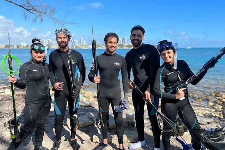 Miami Boat Tour & Spearfishing Lessons — Biscayne Bay Sandbars and Island Stop photo 3