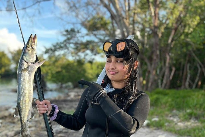 Miami Boat Tour & Spearfishing Lessons — Biscayne Bay Sandbars and Island Stop photo 4