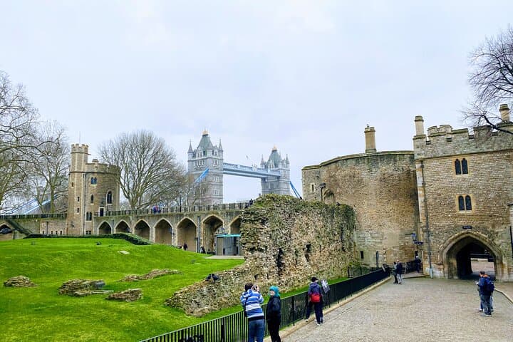 Private Guided Tour of London Highlights in an Executive Vehicle — 8-Hour Custom City Drive