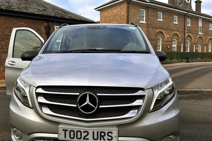 Private Guided Tour of London Highlights in an Executive Vehicle — 8-Hour Custom City Drive photo 2
