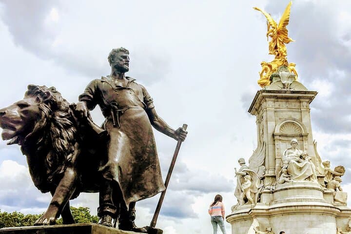 Private Guided Tour of London Highlights in an Executive Vehicle — 8-Hour Custom City Drive photo 4