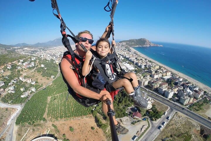Tandem Paragliding in Alanya: Coastal Flight with Roundtrip Transfer