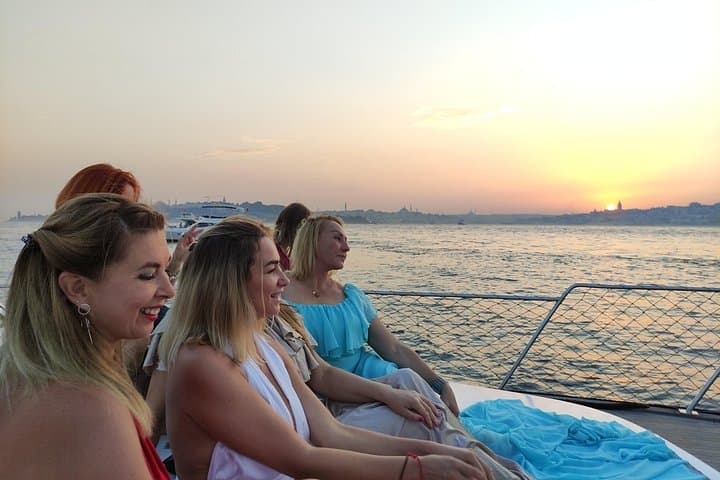 Sunset Yacht Cruise on the Bosphorus: Luxury Evening Tour in Istanbul photo 3