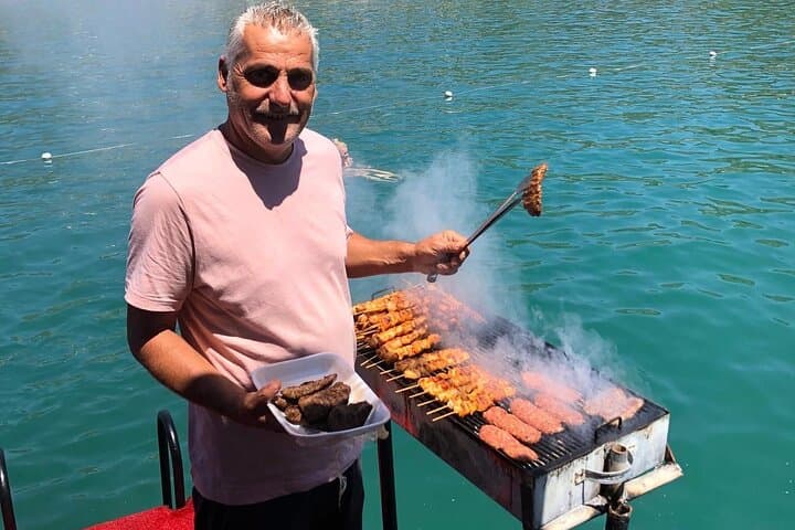Alanya Relaxing Boat Tour: Mediterranean Swim, Caves & Lunch Cruise photo 3