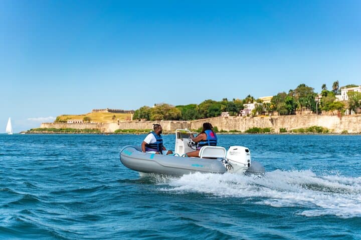 San Juan Mini Boat Tour: Helm Your Own 90-Min Harbor Adventure photo 3