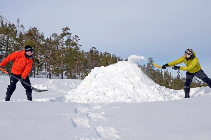 Arctic Day Survival Workshop in Pyhä: Build a Quinzee and Learn Winter Skills