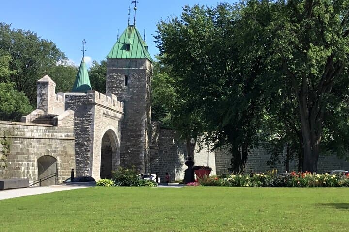 Old Quebec Private Walking Tour — History, Climate & Urban Nature photo 3