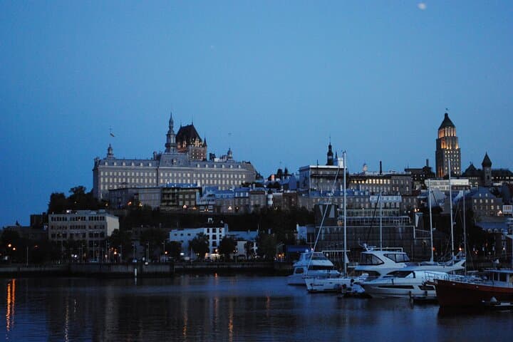 Old Quebec Private Walking Tour — History, Climate & Urban Nature photo 4