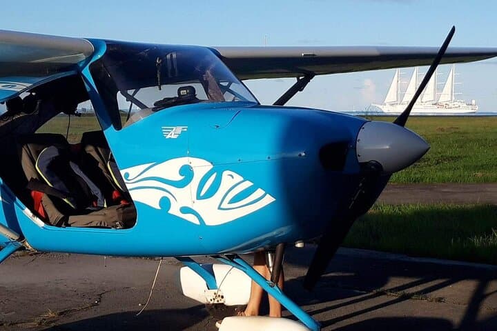 Private 30‑Minute Scenic Flight Over Huahine’s Lagoons photo 2