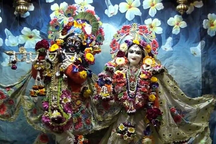 Delhi Divine Trail: Mathura & Vrindavan Day Excursion — Temples, Aarti, and Local Markets photo 3