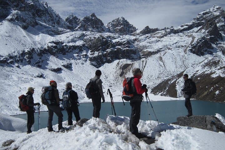 Everest Gokyo Lakes Trek — Gokyo Ri Sunrise Guide, Route & Practical Tips