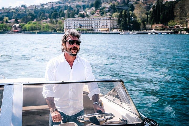 Private Lake Como Motorboat Tour with Open Bar: Villas, Islands & Ravines