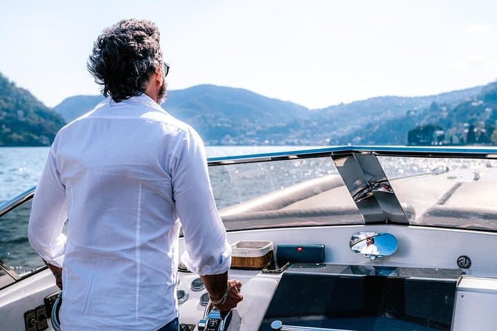 Private Lake Como Motorboat Tour with Open Bar: Villas, Islands & Ravines photo 5