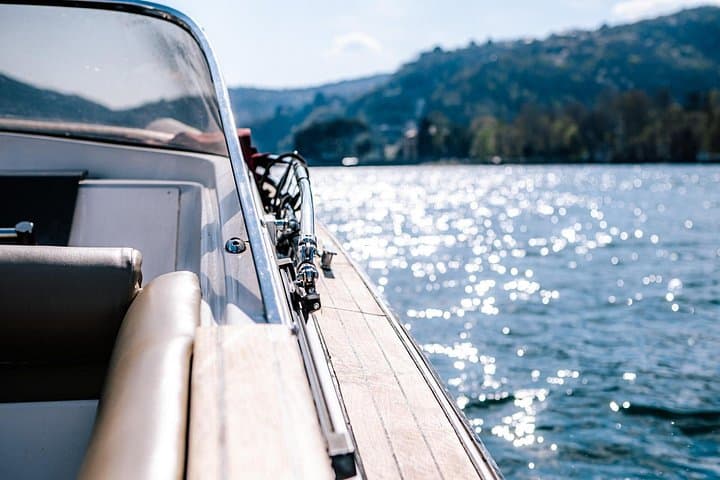 Private Lake Como Motorboat Tour with Open Bar: Villas, Islands & Ravines photo 6