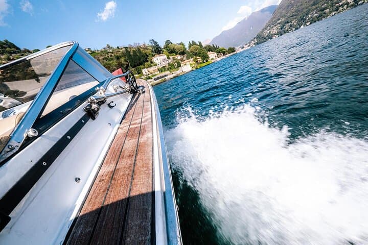Private Lake Como Motorboat Tour with Open Bar: Villas, Islands & Ravines photo 2