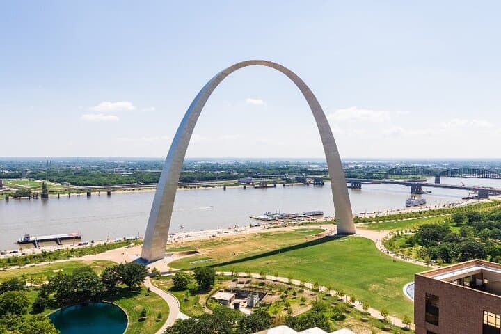 St. Louis Premium Driving Tour: Gateway Arch & Mississippi River Cruise photo 3