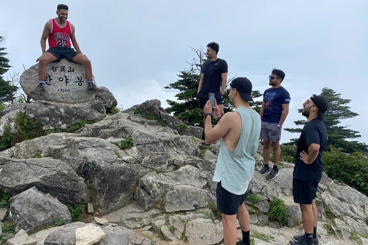 Jiri-san Day Hike: Nogo-dan (1505m), Banya-bong (1732m) and Temple Circuit photo 2