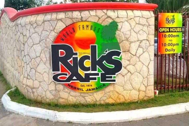 Negril 7 Mile Beach & Rick's Cafe Day Tour from Montego Bay — Snorkel, Swim, Sunset photo 2