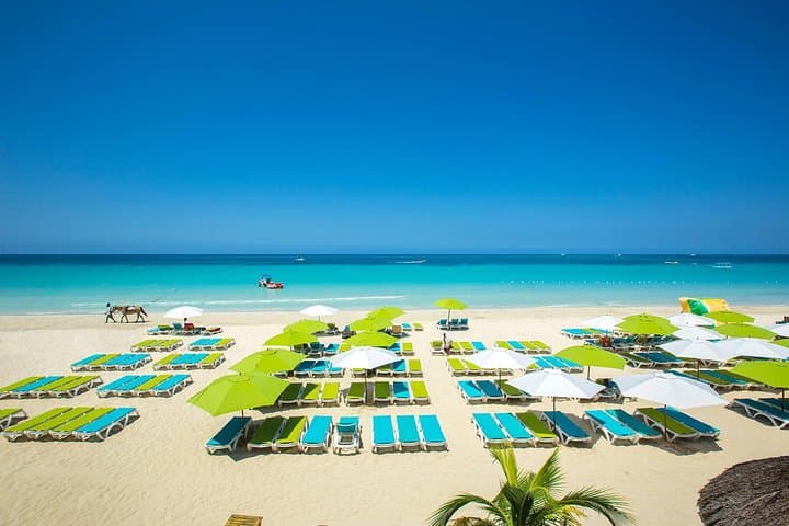 Negril 7 Mile Beach, Margaritaville & Rick's Cafe Combo Tour — Sun, Sand and Sunset Cliff Jumps photo 3