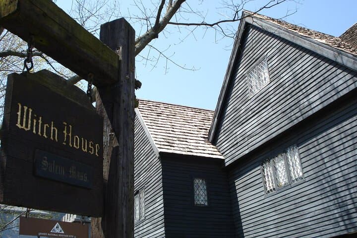 1692 Salem Night Walking Tour: Guided Walk Through Salem's Witch Trial Sites photo 5