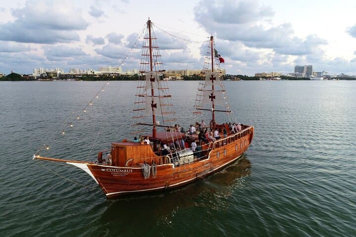 Romantic Columbus Galleon Dinner Cruise on Nichupté Lagoon, Cancun photo 5