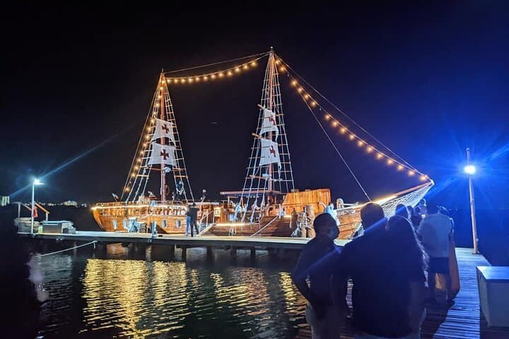 Romantic Columbus Galleon Dinner Cruise on Nichupté Lagoon, Cancun photo 6