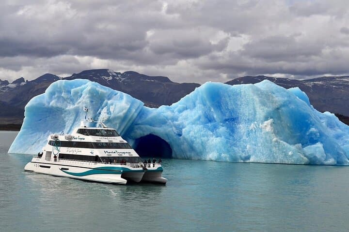 Luxury Glacier Cruise: Gourmet Full-Day Navigation of Los Glaciares photo 3