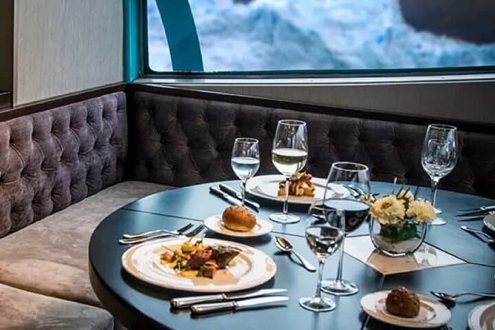 Luxury Glacier Cruise: Gourmet Full-Day Navigation of Los Glaciares photo 4