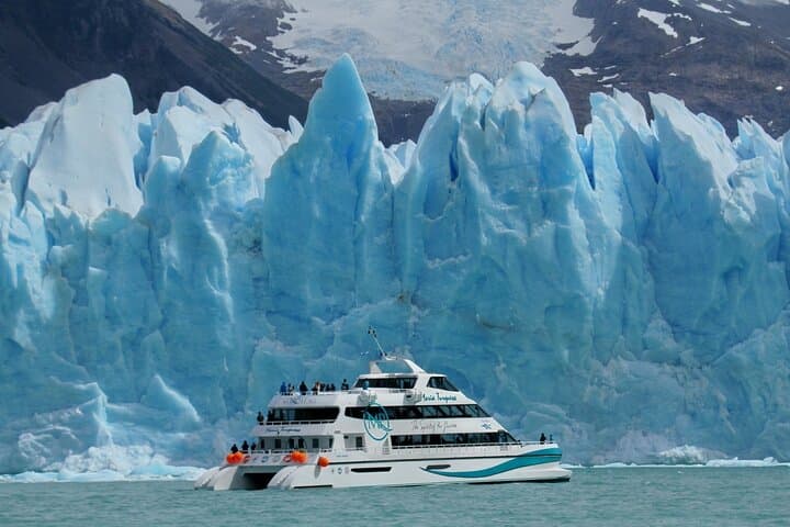 Luxury Glacier Cruise: Gourmet Full-Day Navigation of Los Glaciares photo 6
