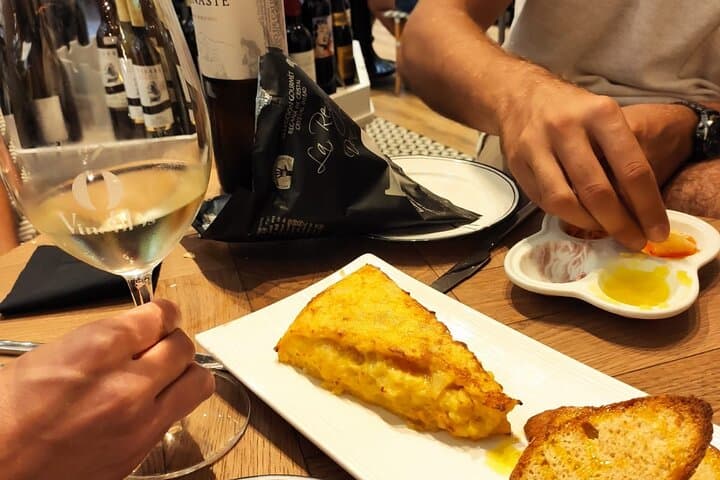 Night Tapas & Two Wheels: Gastronomic Bike Tour Through Las Palmas photo 2