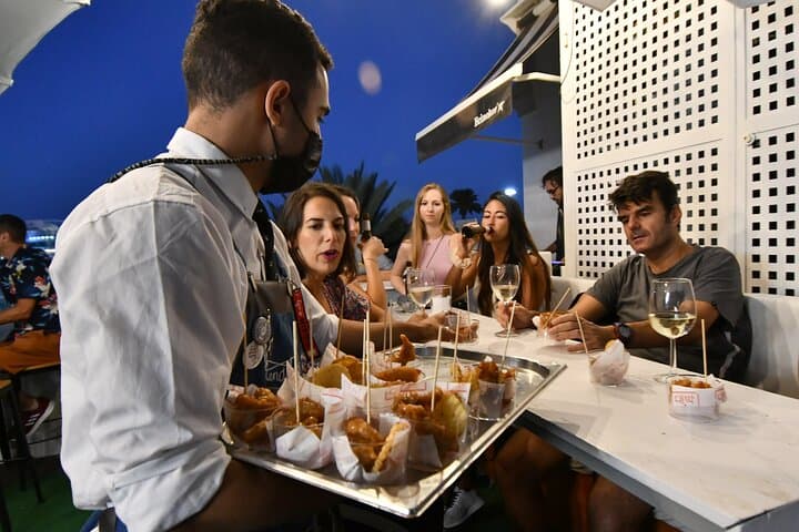 Night Tapas & Two Wheels: Gastronomic Bike Tour Through Las Palmas photo 4