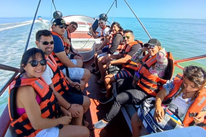 Holbox Exclusive Full-Day Tour: Isla Pasion, Punta Mosquito & Sandbanks photo 4