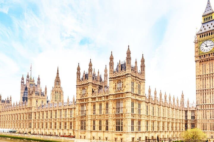 Self-Guided Audio Walking Tour of Central London: Trafalgar, Thames & Hidden Corners photo 3
